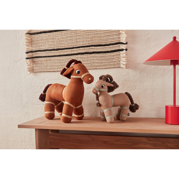 Billy Goat Light Khaki 小山羊公仔抱枕 OYOY