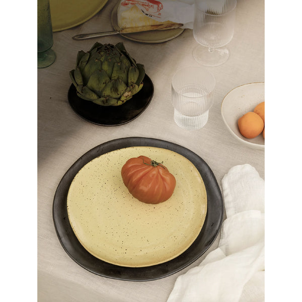 Flow Plate Large Black 手工陶瓷餐碟 大號 Ferm Living