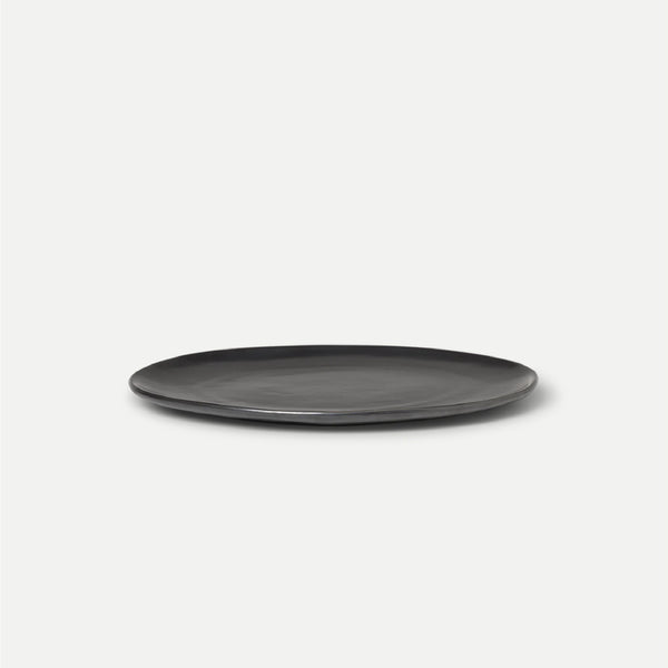 Flow Plate Large Black 手工陶瓷餐碟 大號 Ferm Living