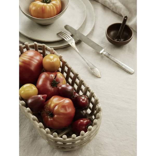 Flow Plate Large Off-White Speckle 手工陶瓷餐碟 大號 Ferm Living